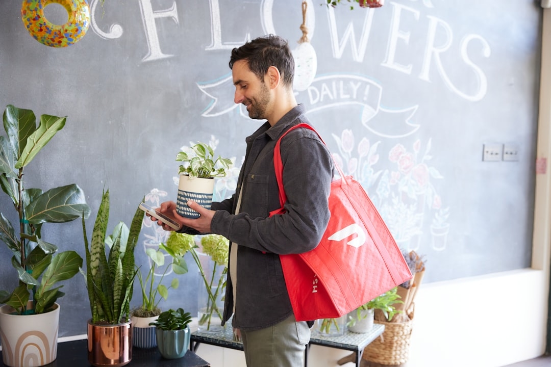 Tipping the flower delivery driver – amount guide
